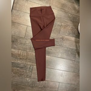 Peloton size M Show Up shine leggings